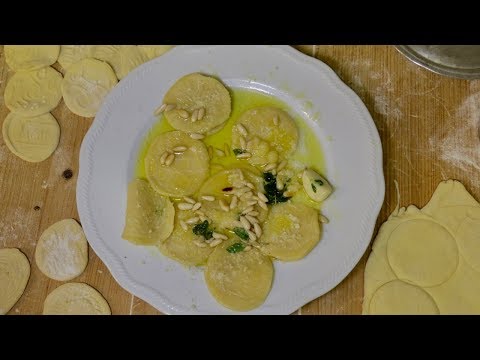 How to Make Corzetti Pasta from Liguria | Pasta Grannies - UCedsqpl7jaIb8BiaUFuC9KQ