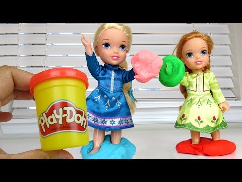 ELSA & ANNA TODDLERS PLAY WITH PLAY-DOH - shapes - colors - cake - decorate - footprints