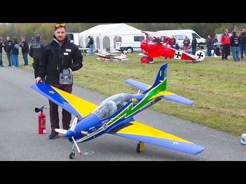 GERMAN CHAMPION!! F3A FLIES HIS EMB 312 TUCANO T-27 / Faszination Modellbau Friedrichshafen 2016 - UCOM2W7YxiXPtKobhrYasZDg