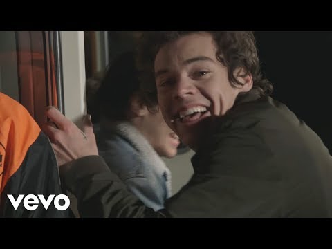 One Direction - Midnight Memories (Behind The Scenes Part 3) - UCbW18JZRgko_mOGm5er8Yzg