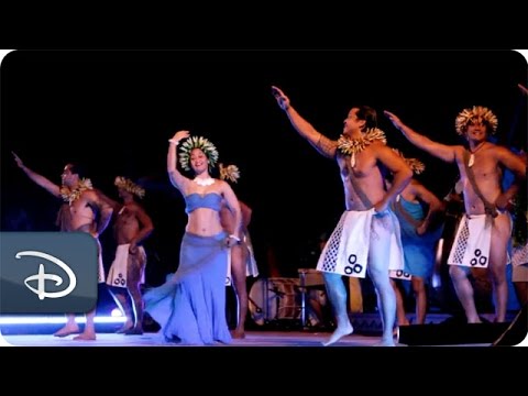 A Culinary Feast at KA WA‘A, a Luau at Aulani, A Disney Resort & Spa - UC1xwwLwm6WSMbUn_Tp597hQ