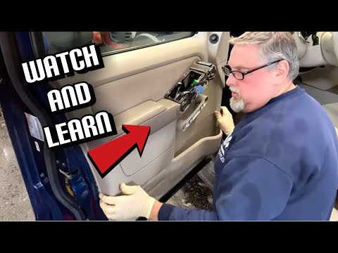 Cómo desmontar el panel de la puerta de una Ford Explorer.