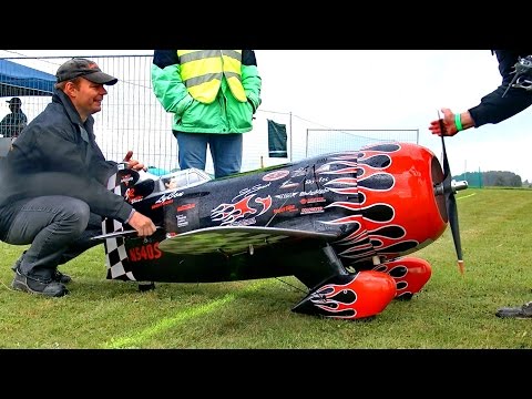 GEE BEE R2 GIANT SCALE RC RACER PLANE FLIGHT DEMONSTRATION / Mega RC Airshow Göttingen 2015 - UCH6AYUbtonG7OTskda1_slQ