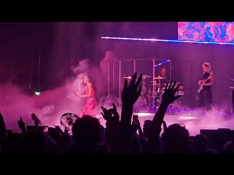 Nina Chuba - Sakura - Live - Hamburg 15.05.2024