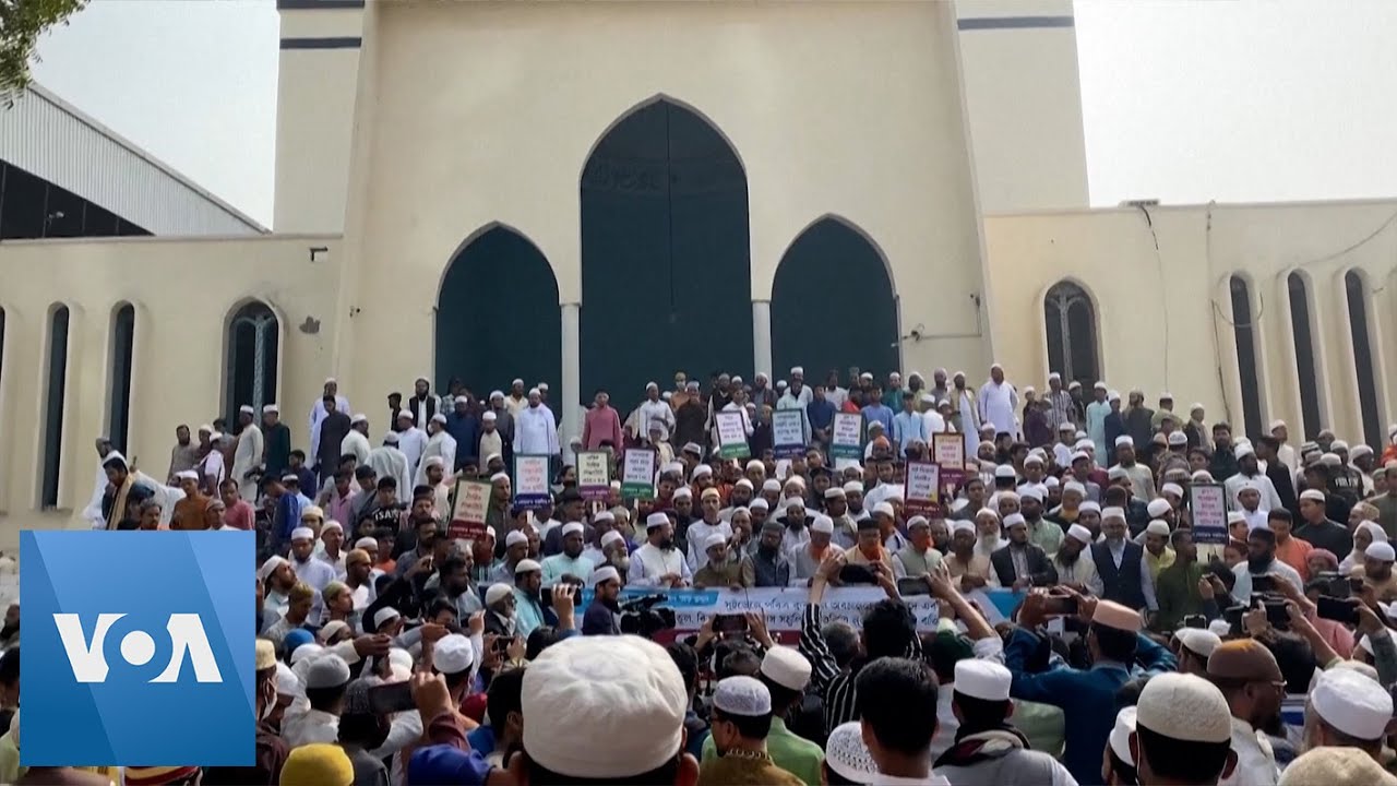 Muslims in Bangladesh Protest Over Attacks on Quran