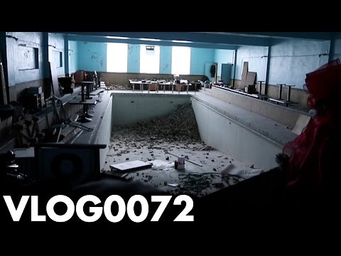 ABANDONED POOL MICRO DRONE FLYING | VLOG0072 - UC9zTuyWffK9ckEz1216noAw