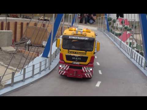 Heavy haulage through the streets of RC Glashaus - UC4RjrGuDkWbGMNyznRrE-GQ