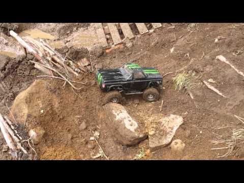 Back yard RC crawler course SCX10 - UCNBNSPUmCz1cj4Kz27XZ_jQ