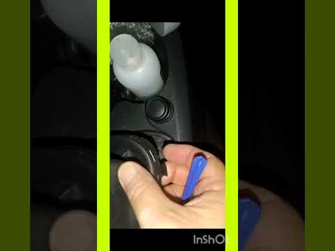 Come cambiare il pomello del cambio della Dacia Logan