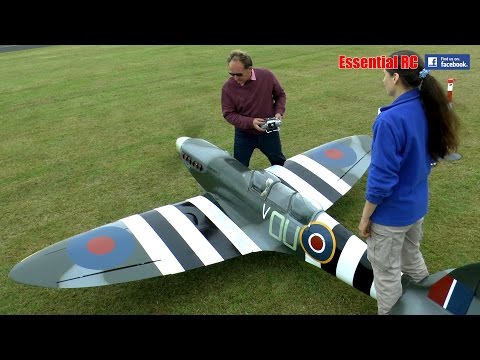 GIANT 1:3 SCALE RC SPITFIRE: LMA Cosford Show 2016 - UChL7uuTTz_qcgDmeVg-dxiQ