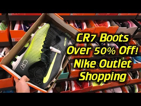 CR7 Boots at the Nike Outlet! - Football Boots/Soccer Cleats Outlet Shopping - UCUU3lMXc6iDrQw4eZen8COQ