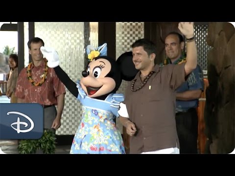 First Guests Arrive at Aulani, A Disney Resort & Spa | Disney Parks - UC1xwwLwm6WSMbUn_Tp597hQ