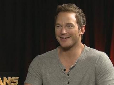 Chris Pratt Interrupts Interview To French Braid Intern's Hair - UCdtXPiqI2cLorKaPrfpKc4g