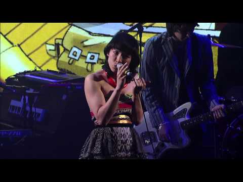Gorillaz - Empire Ants feat. Little Dragon (Live on Letterman) - UCfIXdjDQH9Fau7y99_Orpjw