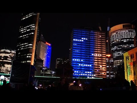 CNET News - City-wide light installation uses people power to paint the town - UCOmcA3f_RrH6b9NmcNa4tdg