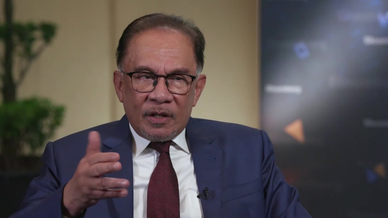 Malaysia’s Anwar Vows Gradual Debt Reduction