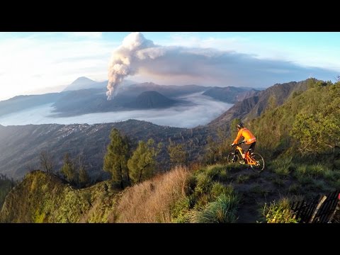 GoPro: Erupting Volcano Mountain Bike Shred with Kurt Sorge - UCqhnX4jA0A5paNd1v-zEysw