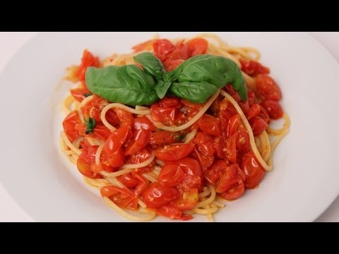 Spaghetti with Fresh Cherry Tomato Marinara Recipe - Laura Vitale - Laura in the Kitchen Episode 411 - UCNbngWUqL2eqRw12yAwcICg