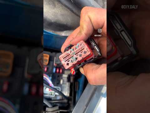 Schema and positioning of the external fuse box of the Peugeot 207