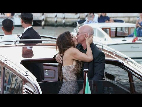 Jeff Bezos and Lauren Sanchez Bezos share kiss before wedding party in Venice | AFP