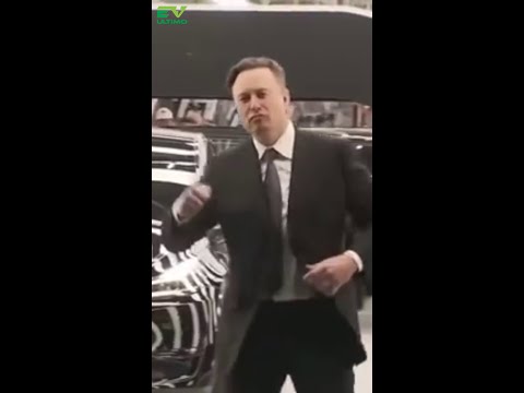 #shorts | Elon Musk breaks into a dance in Berlin | EV Ultimo