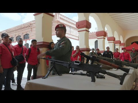 Venezuela rallies militia volunteers in response to US 'threat' | AFP