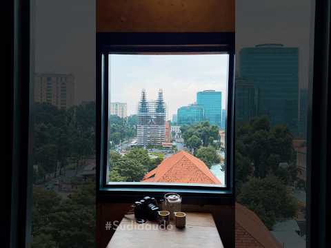 Người Tám Chuyện - Quán cafe nhỏ yên bình trong chung cư cũ Sài Gòn..