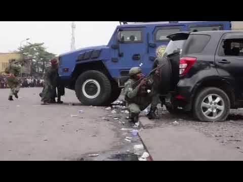 Déshabillé après Braccage de la rawbanque Kinshasa