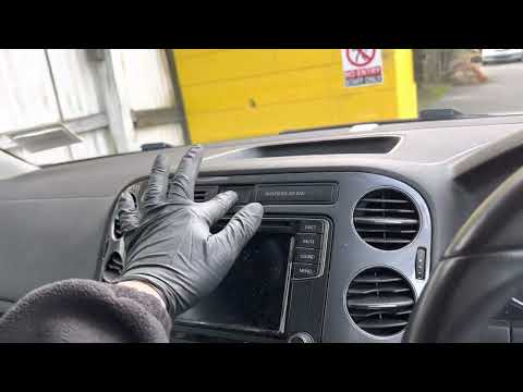 Come si resetta la spia Service della Volkswagen Tiguan?
