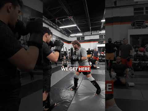 Shoutout to the Muay Thai LEGEND Saenchai 😁🦵💥 #mma #ufc #fighter #learn #muaythai #saenchai