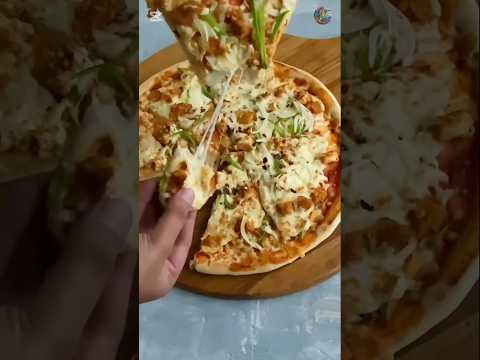 Cheese pulls, stress pulls 🧀🔥 Homemade pizza magic! 🍕👩‍🍳#shorts #pizza #homemadepizza#pizzalovers