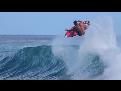 Zeke Lau earning his keep at Pipeline - UCblfuW_4rakIf2h6aqANefA