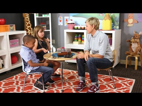 Ellen Introduces Kids to the Technology of Yesterday - UCp0hYYBW6IMayGgR-WeoCvQ