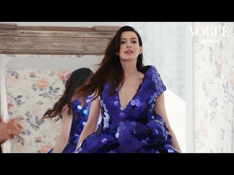 アン・ハサウェイがVOGUEオフィスで華麗に変身！| VOGUE JAPAN