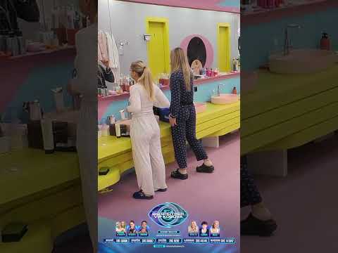 Elijona dhe Aurora nisin ditën me ritualet e tyre të zakonshme të mëngjesit.