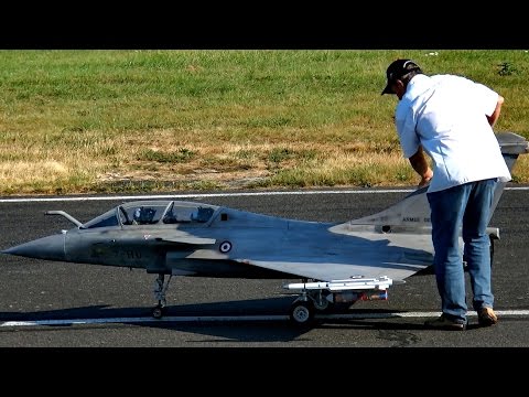 GIANT RC DASSAULT RAFALE SCALE MODEL TURBINE JET FLIGHT AND TOUCH AND GO / Jetpower Fair 2016 - UCH6AYUbtonG7OTskda1_slQ