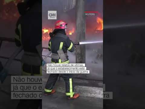 #Shorts - Coluna de fumaça cobre Kharkiv, na Ucrânia, após ataques russos atingirem a cidade