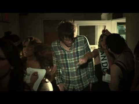 Boys Like Girls : Heart Heart Heartbreak (Official Music Video)