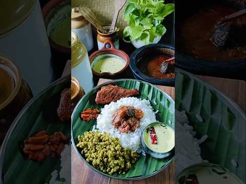 🍤🔥 കൊഞ്ച് തീയലും മോരും | Perfect Kerala Lunch! #keralafood #cookingshorts #foodshorts
