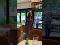 Elisa Tovati pète un plomb dans un restaurant du 8ème