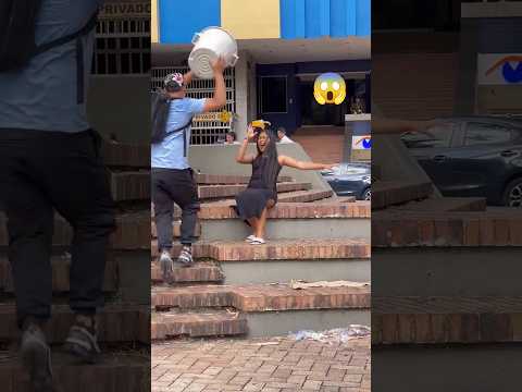 😂 उसने कहा – “मत डाल पानी!”... और हमने डाल दिया! 💦#BaldePrank #MastiMoments #DesiHumour