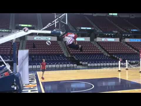 Noah Cutler goes off with the Harlem Globetrotters