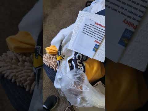 Jadren unboxing some new Guppies! (2025) #shorts # 4275 --- Jadren unboxing some new Guppies! 
1 pr Albino Red Silverado Guppy
2 prs Albino Full Red Bl