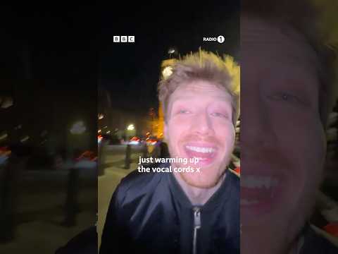 how to get ready for a @NiallHoran chat 😅 #MidnightMemories #OneDirection #JackSaunders #DriveSafe