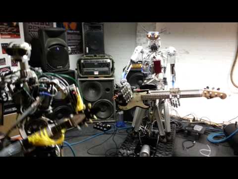 Poznajcie Compressorhead - pierwszą kapelę świata złożoną wyłącznie z robotów! Oto, jak w ich wykonaniu brzmi metalowy klasyk, "Ace of Spades" Motorhead.