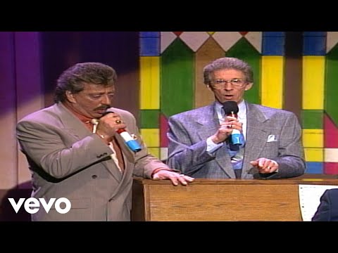 Bill & Gloria Gaither - This World Is Not My Home [Live] ft. The Statler Brothers