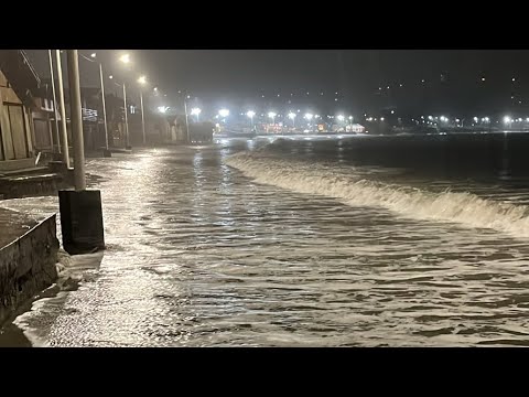 CHUVA, FRIO E MARÉ ALTA EM GAROPABA AO VIVO