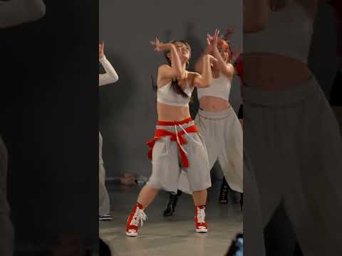 Latin rhythm brings out her special moves🔥🚨 @harimuuu #choreography