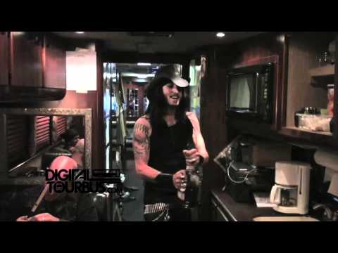 Pop Evil - BUS INVADERS Ep. 26 - UCybDimFZ3eoUQxSArdqCe9g