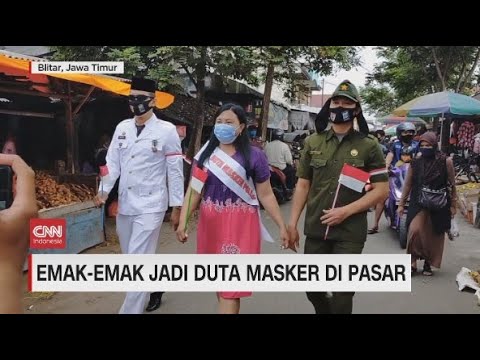Emak-emak Jadi Duta Masker di Pasar